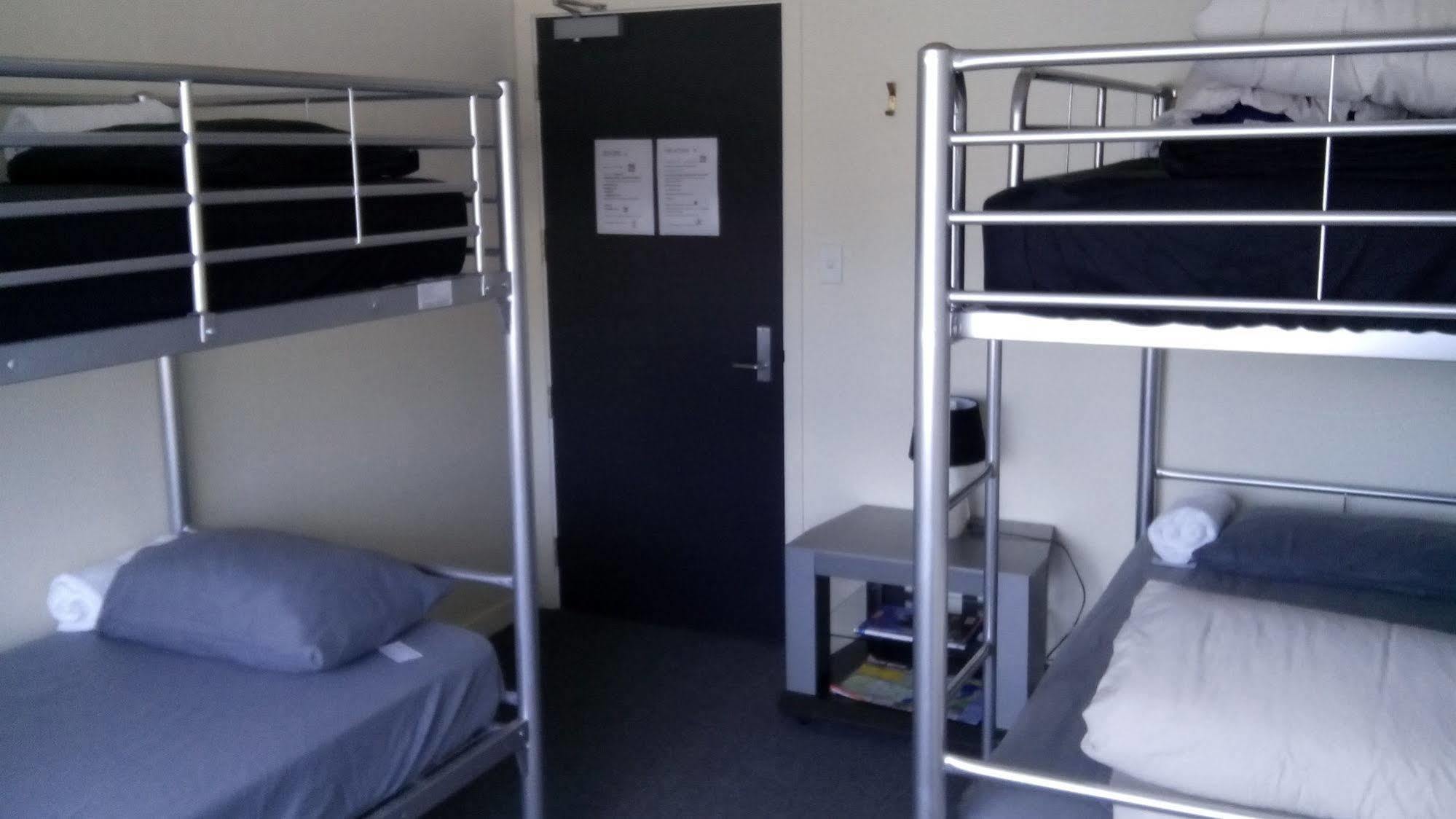 Ostello Cromwell Backpackers Esterno foto